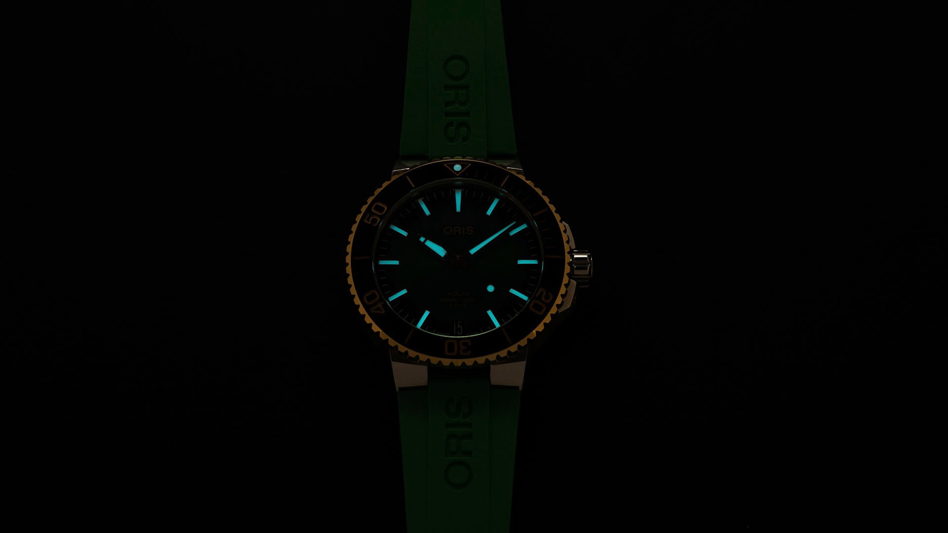 Оригинальные часы Oris Oris Aquis Date Calibre 400 01 400 7769 6357-07 4 22 77FC механические калибр механизма oris 400 общий вид